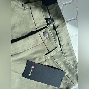 Size 34 men’s LuLu Lemon pants